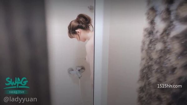 ladyyuan 学弟学姐洗澡 受不了直接硬硬无套插入 露脸全裸大尺度