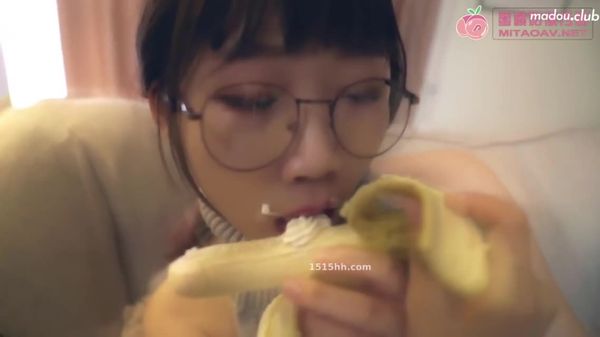 PMX019 香蕉鲜奶油浓密亲吮