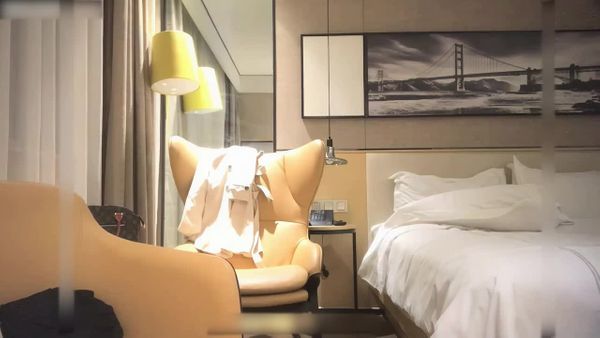 肌肉佬与肉肉少妇扣逼玩弄口交按着抽插猛操