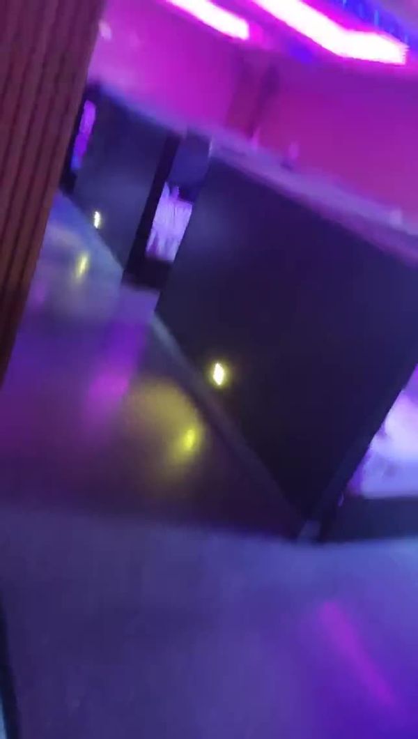 洗浴中心5月6日与哥们组队撩了两位小姐约出到宾馆4p一个楼上一个楼下交换着肏干马尾辫小贱货最带感