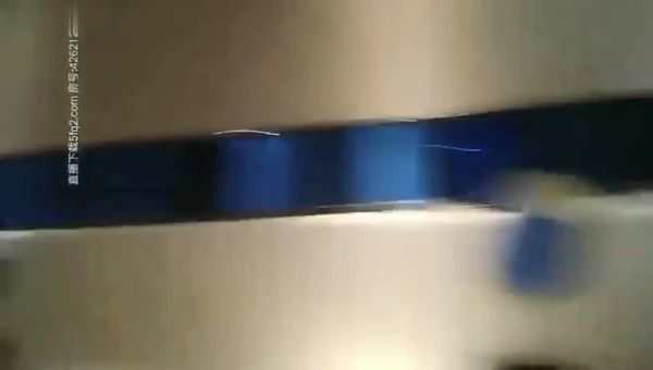 老当益壮的村长大叔老牛吃嫩草酒店约炮个年纪貌似不是很大的嫩鸡