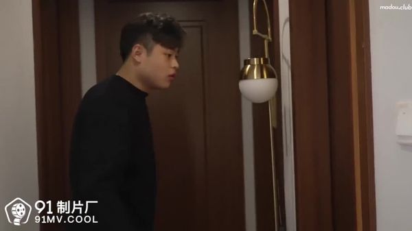 cus-548-被轮奸的妈妈–顶级淫乱3p操妈-前面深喉后面怼操